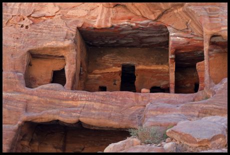 Cliff Homes-Petra